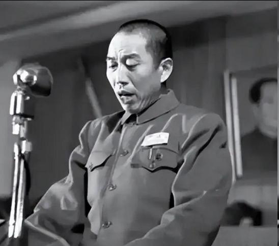 周总理叮嘱王震去日本"什么东西都别买"，王震满口答应，却在回国前偷偷买了一台机器