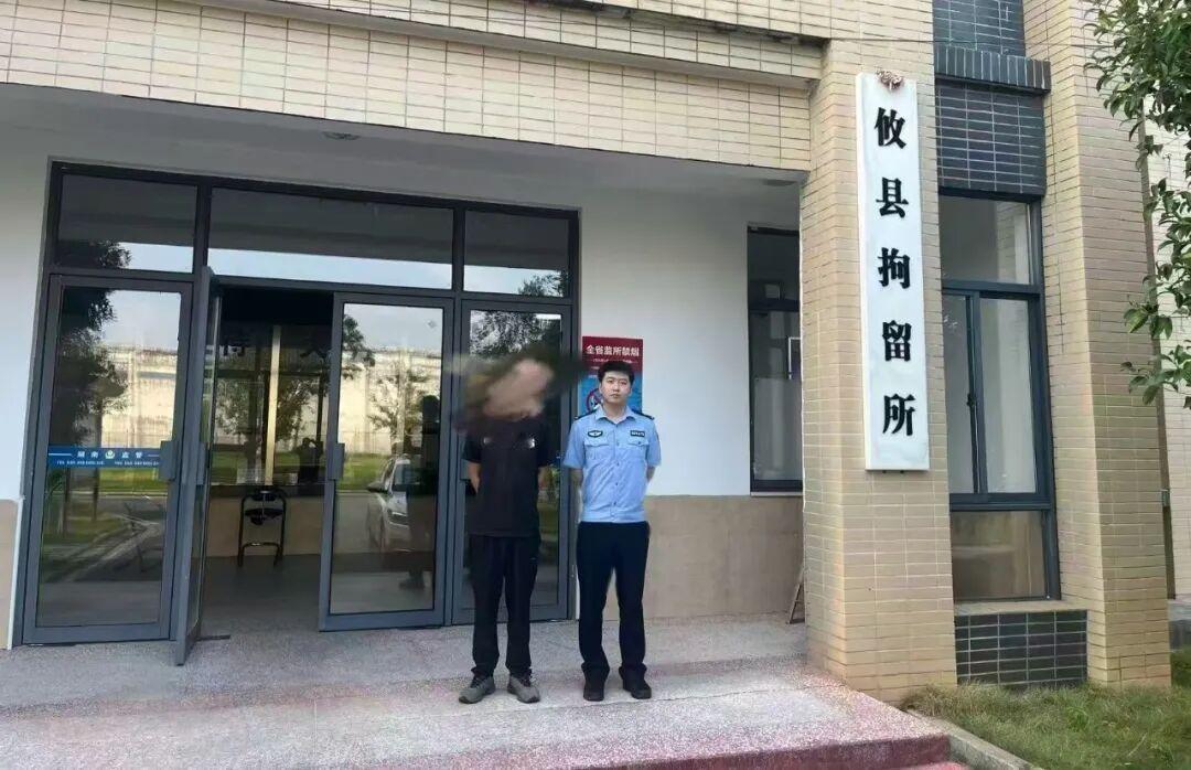 “爆炸”视频很火爆，AI制作系谣言
株洲攸县公安局菜花坪派出所民警在网络舆情巡查