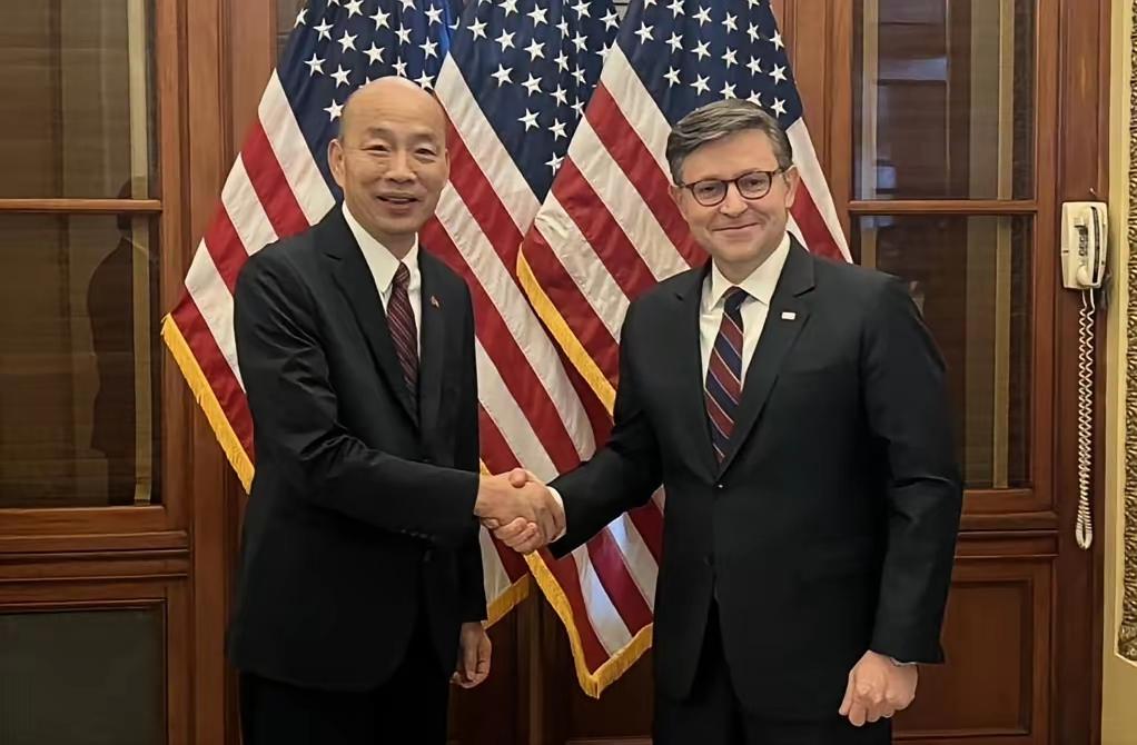 台独分子韩国瑜窜美，他见了美国现任众议院议长约翰逊，这已经触碰了我们的的红线。他