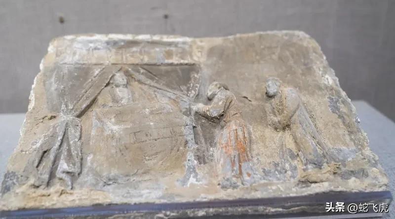 若无执念在心头，怎敢只身入九州？
上有双亲皆白发，下有妻儿待米粥。
寸金难倒英雄