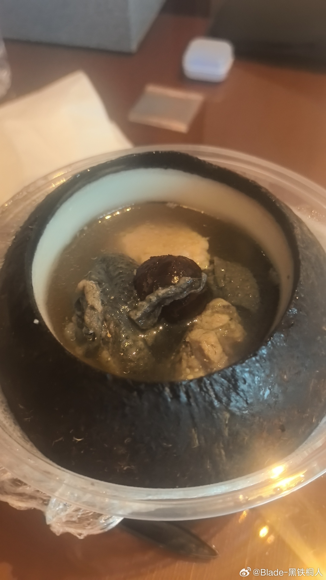 整了个椰子乌鸡汤…然后吐了一晚上