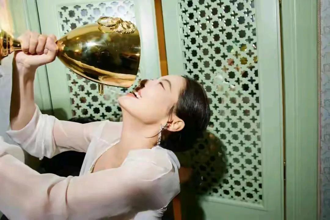 讽刺！辛芷蕾获奖后被质疑学历涉嫌造假，就读于中戏表演进修班，并非通过高考录取的全