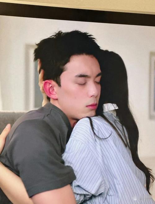 1月19日，吴磊针对网友“白珊珊a”的“床照”喊话作出回应，直言“不认识，已委托