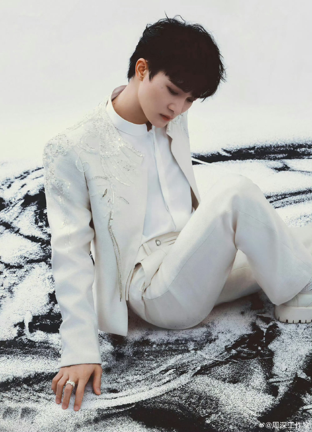 周深周深出发参加阅文盛典周深要去阅文盛典啦！这是什么神仙联动，已经迫不及待想看到