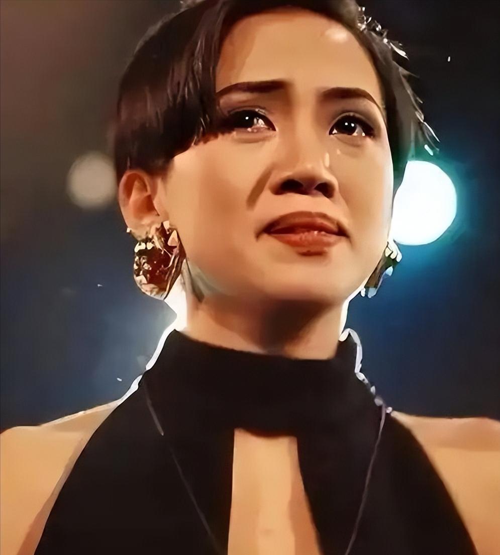 1992年，梅艳芳因为拒绝唱歌，被黄朗维打了一巴掌，没想到第二天，黄朗维就被人打