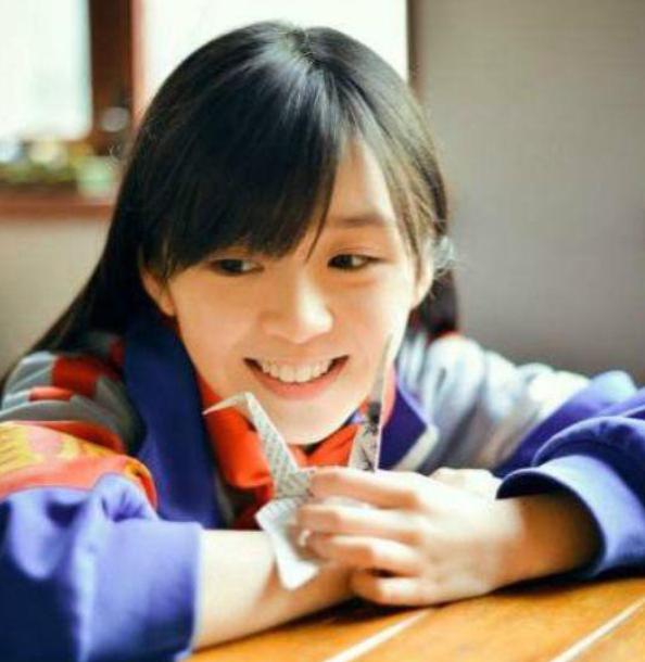 内核超稳定！
宋伊人晒照笑容甜！



宋伊人这次火了
新发色的自拍下
挂着浅浅
