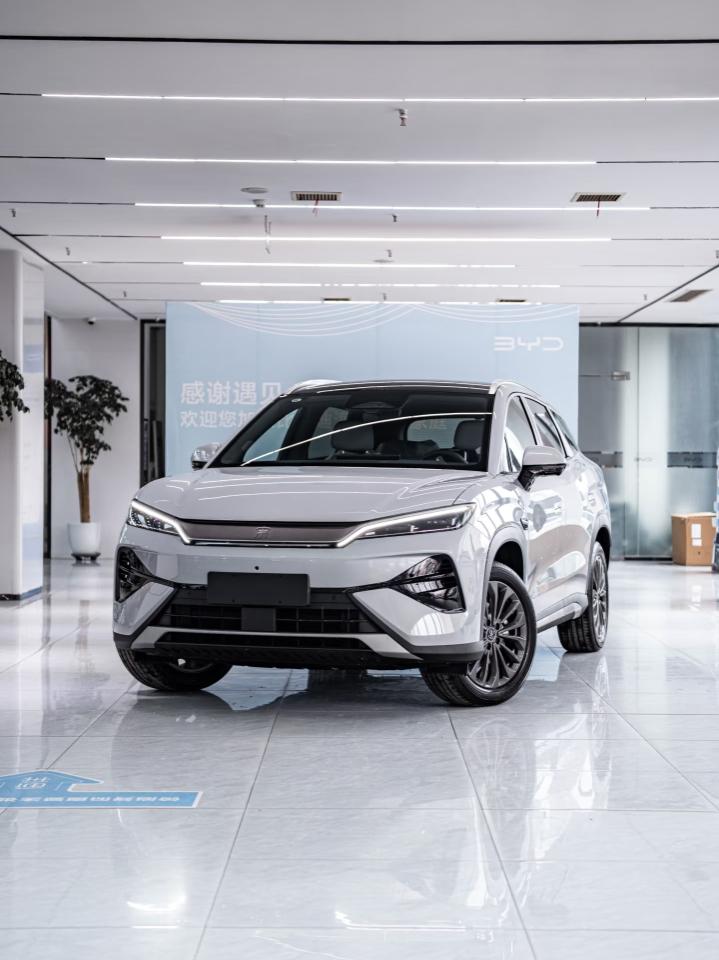 宋Ultra这款新车的上市又一次印证了“比亚迪产线混乱”这个问题，宋Ultra顶