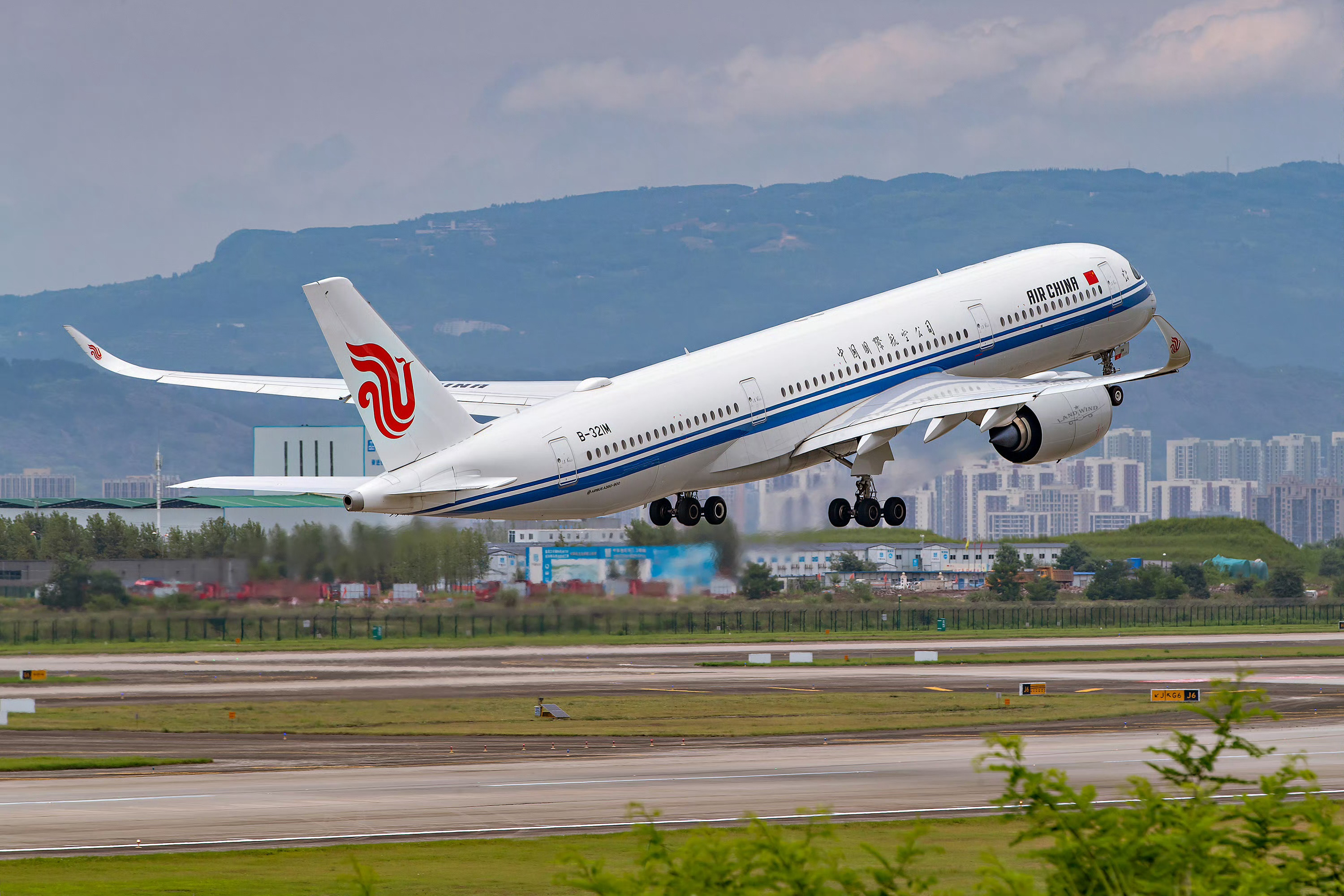 9月22日起，国航「重庆-布达佩斯」加密至每周3班（新增周2/5）✈️每周2/5