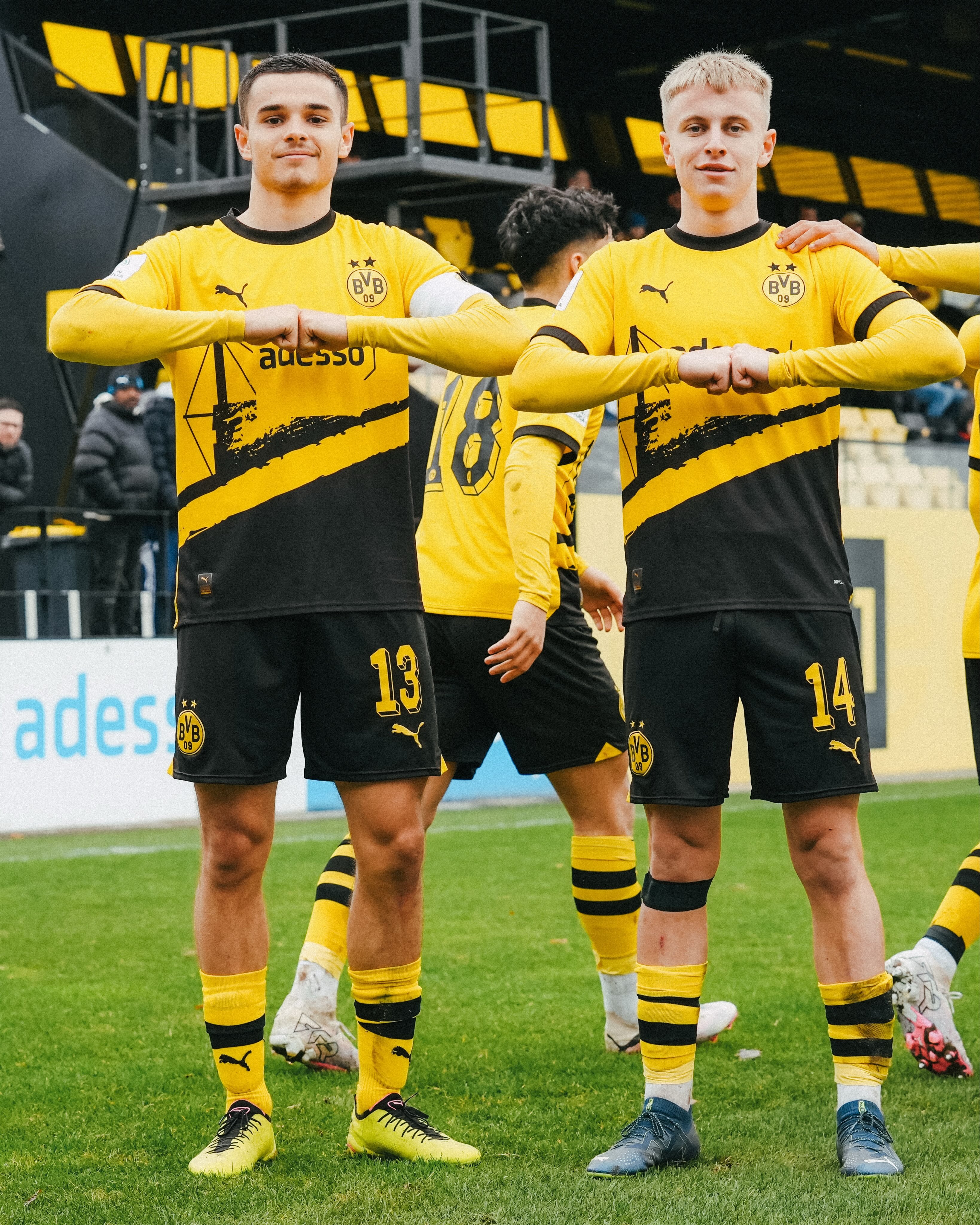 💛🖤从U10梯队到黄黑一线队💪🏻祝小队长今后一切顺利！hejabvb黄黑