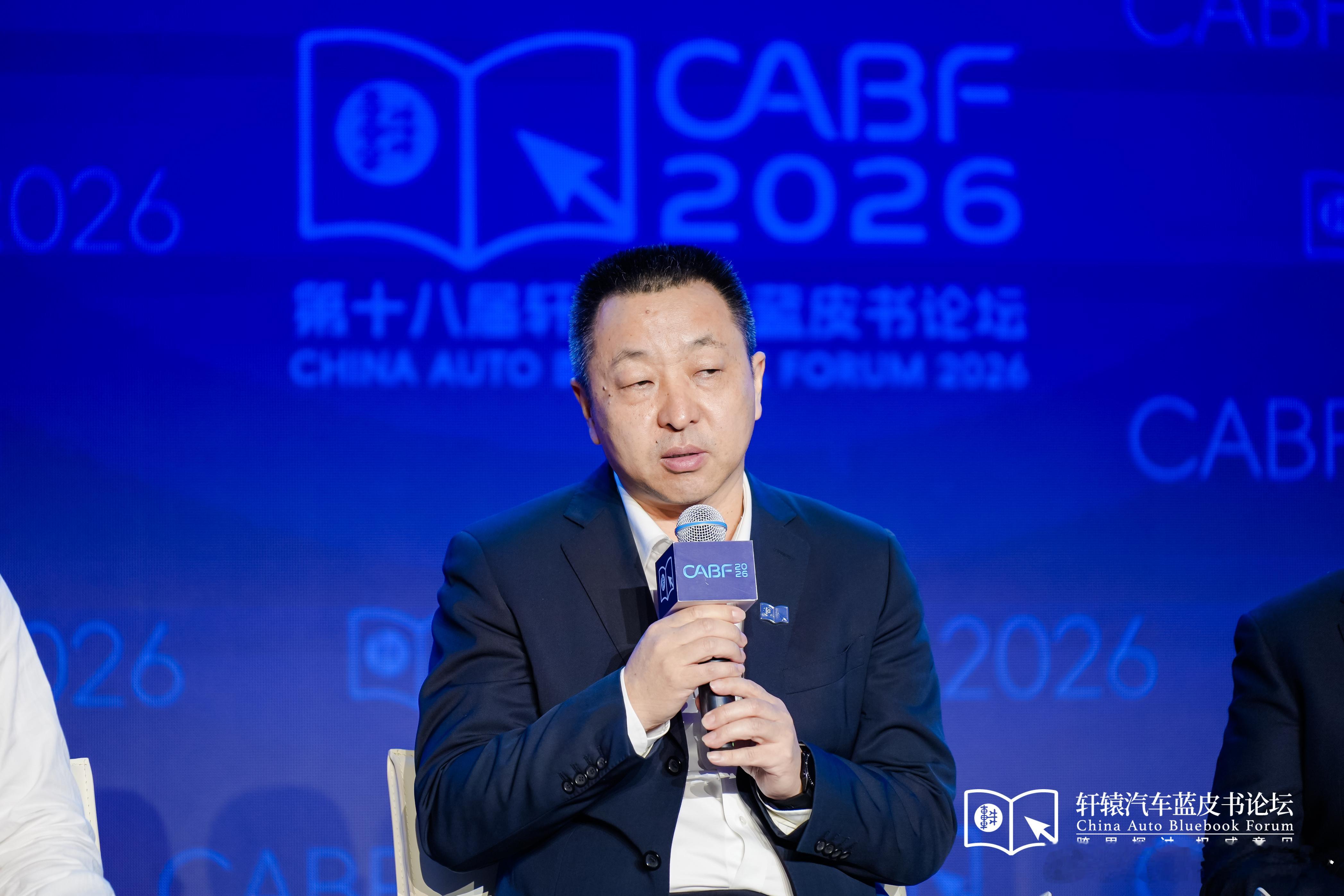 混动增程发动机投入不能减2026轩辕汽车蓝皮书论坛 5月15日，在广州举行的20