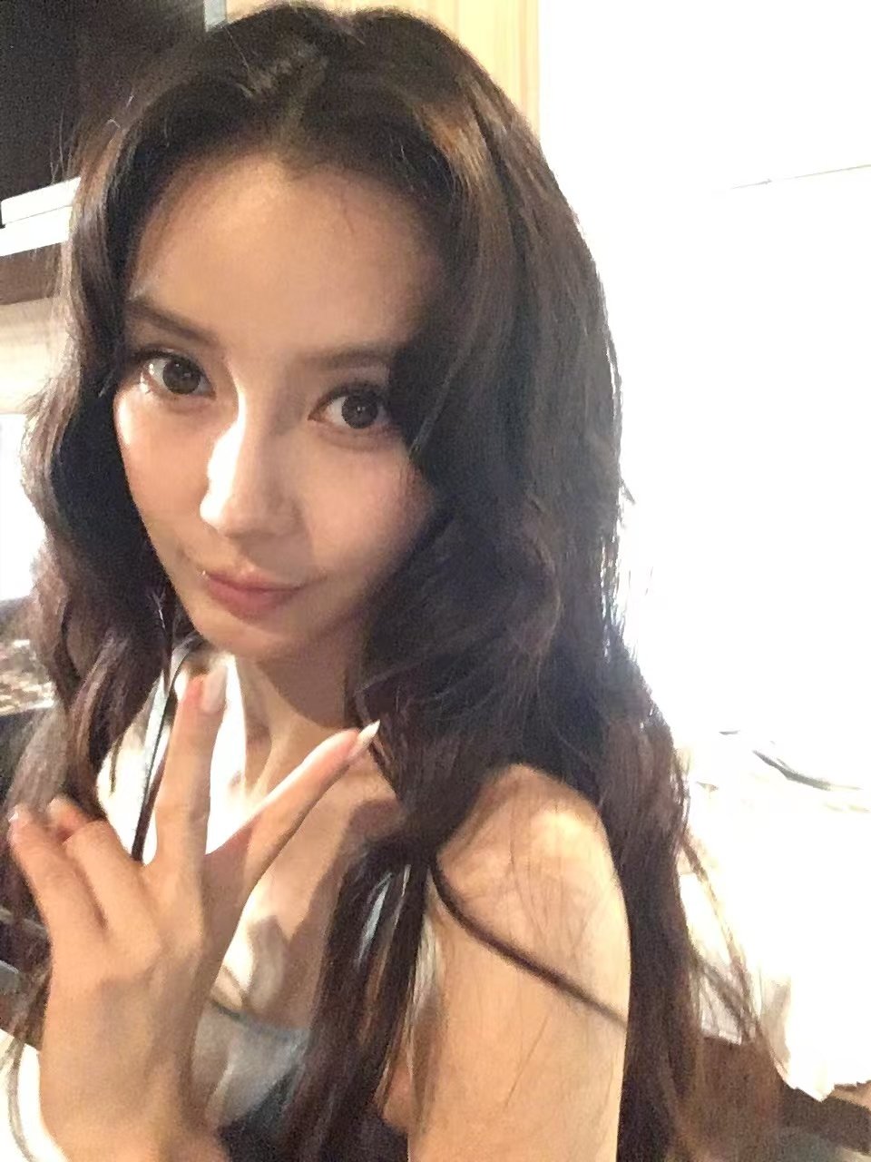 Angelababy米兰营业Angelababy米兰比个耶 Angelababy