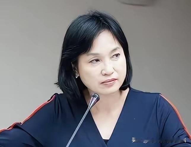 柯志恩公开喊
话郑丽文；
内部矛盾再起风波；
支持者心凉求团结！
才就职没多久就