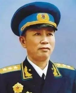 1956年4月，毛主席打电话给空军司令员刘亚楼，要求劳动节后乘坐飞机去广州视察。