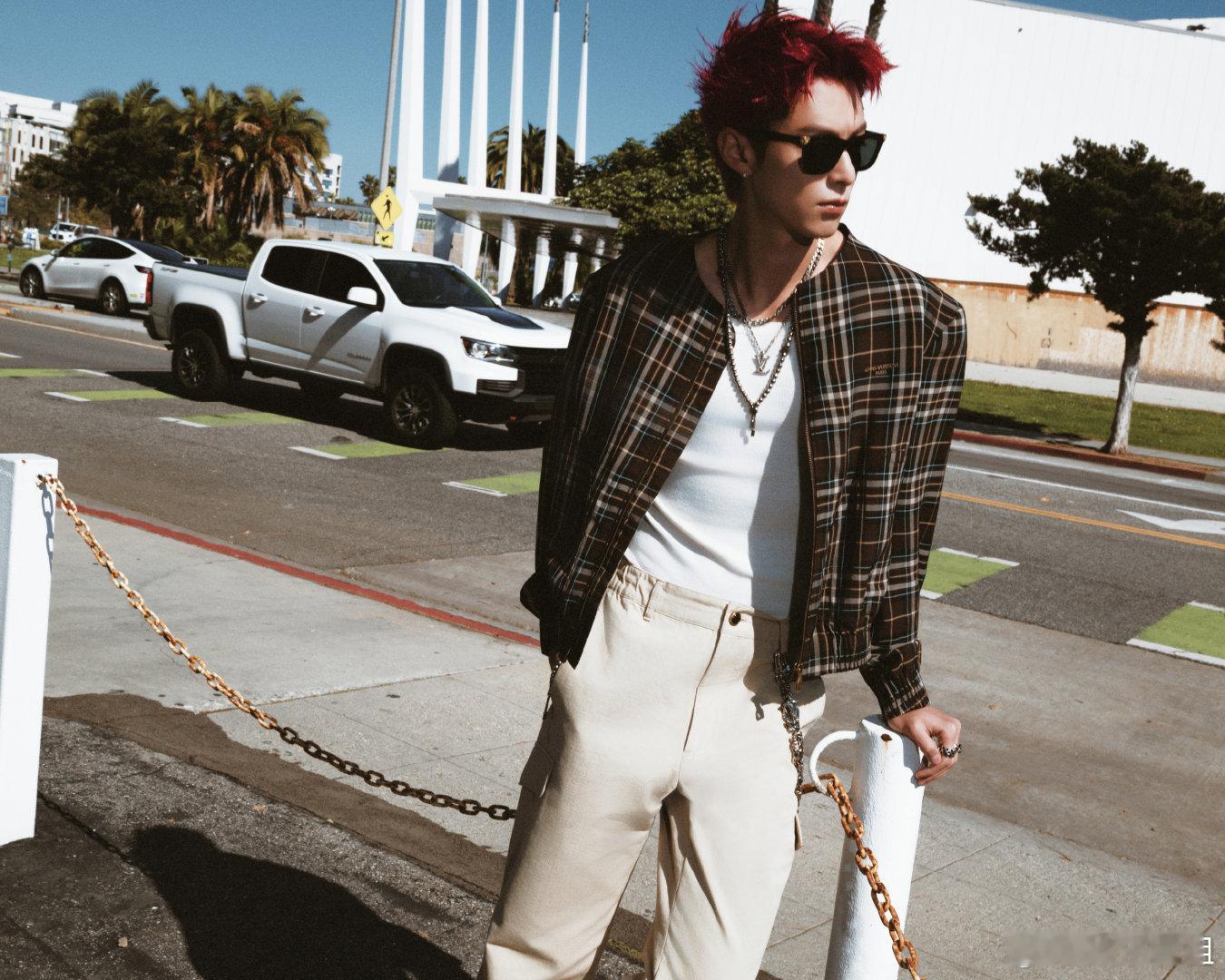 王鹤棣G社出图 王鹤棣又去NBA名人赛，不愧是王不修，G社出图太能打了，好帅好贵