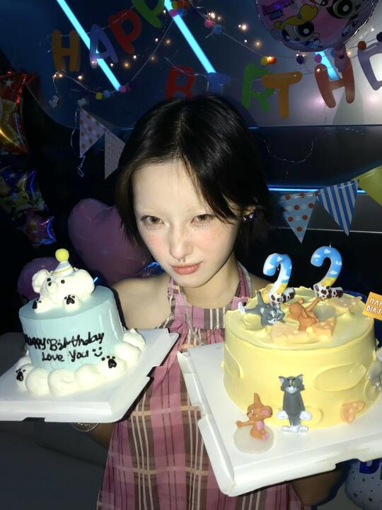 夜晚和朋友们的生日派对🥳🎉