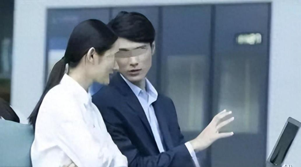 300万！一段办公室婚外情，竟牵扯出如此高昂的“分手费”。

重庆某公司男员工，