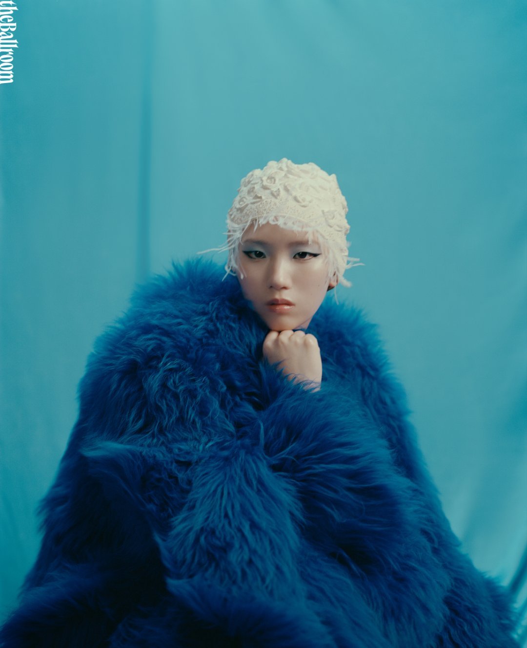 陈芋汐的蓝色叙事一池蔚蓝，承载着她的热爱与梦想。每一次起跳都凝聚着汗水，每一次入