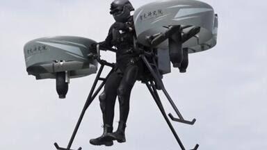 “腾云210”续航20分钟，最大飞行速度80公里/小时，载荷100公斤，飞行高度
