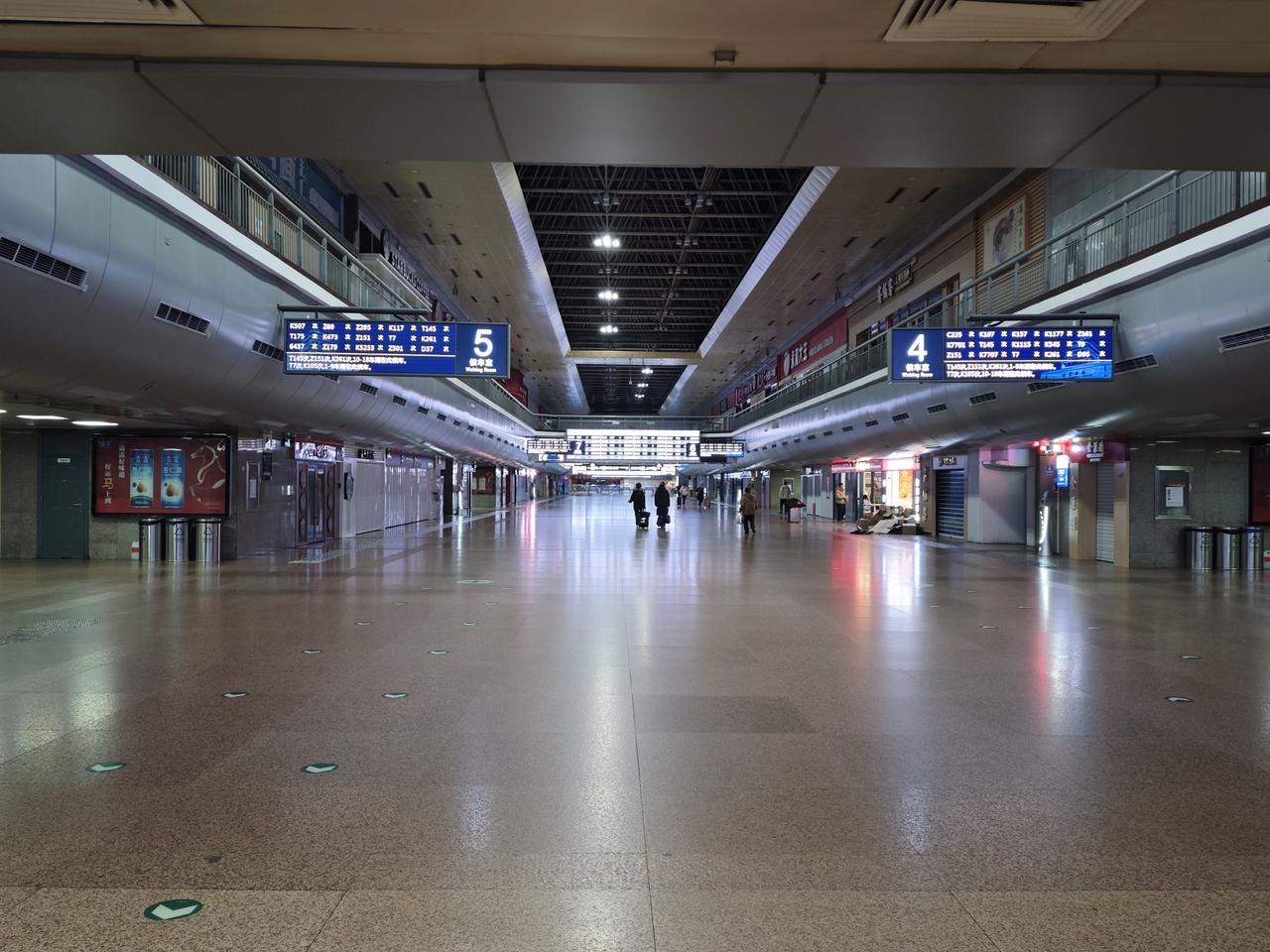 对于我们普通人，最大的愿望真没那么复杂，说到底就是“安稳”。身边家人安康，日子细