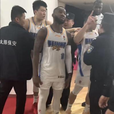 下午5点！山西队收到第二张罚单，北京球迷不满意，认为罚得太轻了。晋京战结束后，山