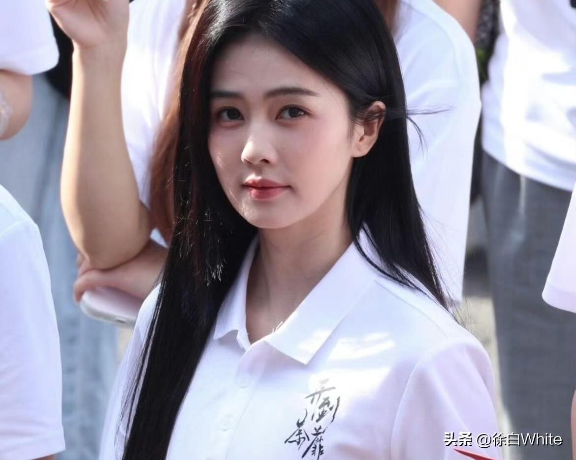7月24日，白鹿新剧开机，男主出现变动
原以为常华森是男主，彭冠英是男二，现在彭