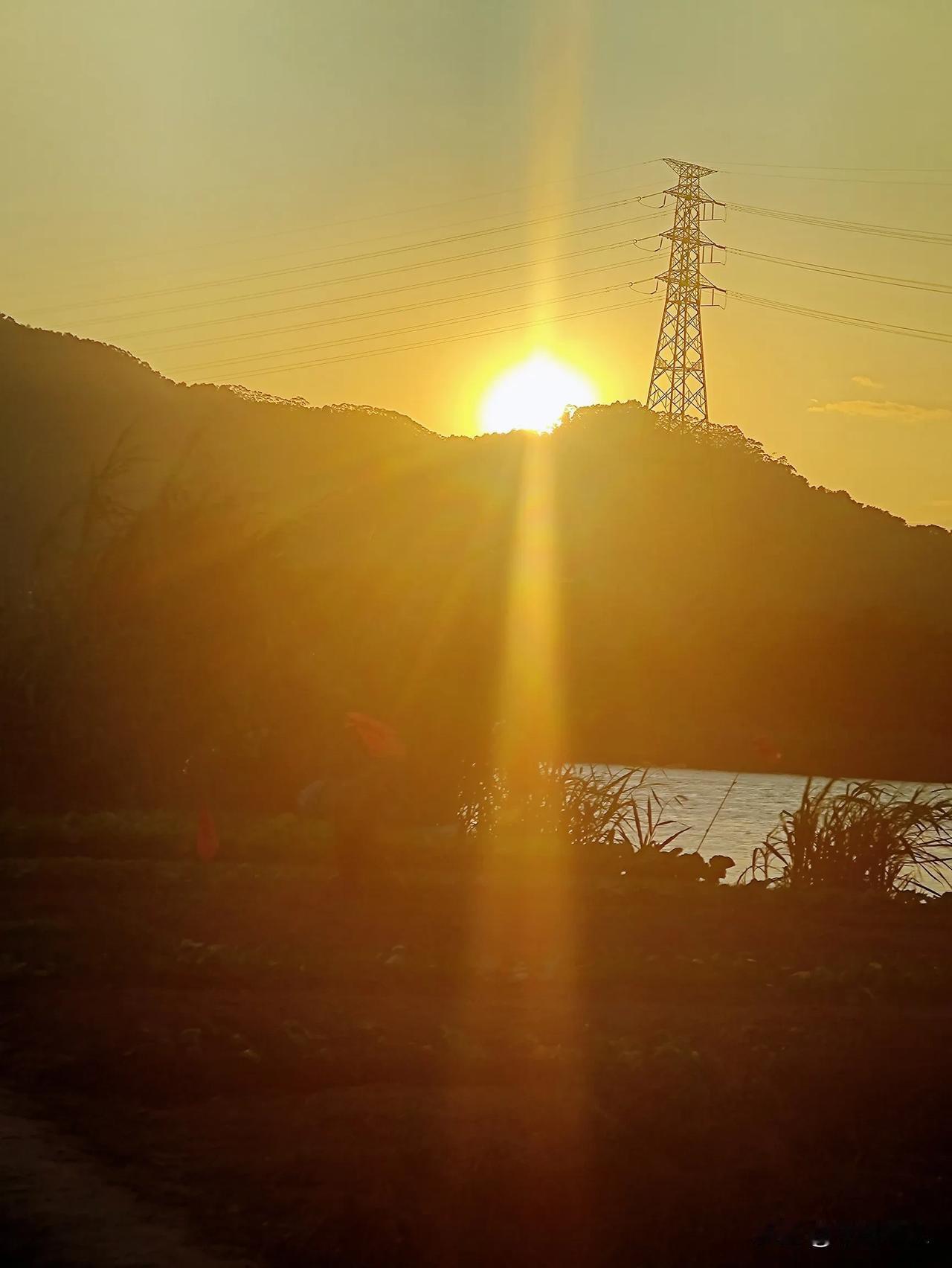 日落圆山
——漳州圆山夕照

随手拍一张夕阳西下 随拍夕阳之美 随拍分享夕阳 分