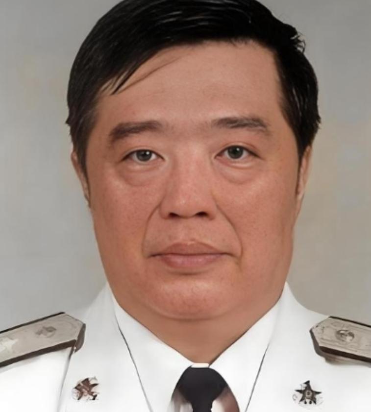 1998年，香港贺龙之子贺鹏飞，看四下没人，闪身冲进一间商人办公室，凑到那人耳边