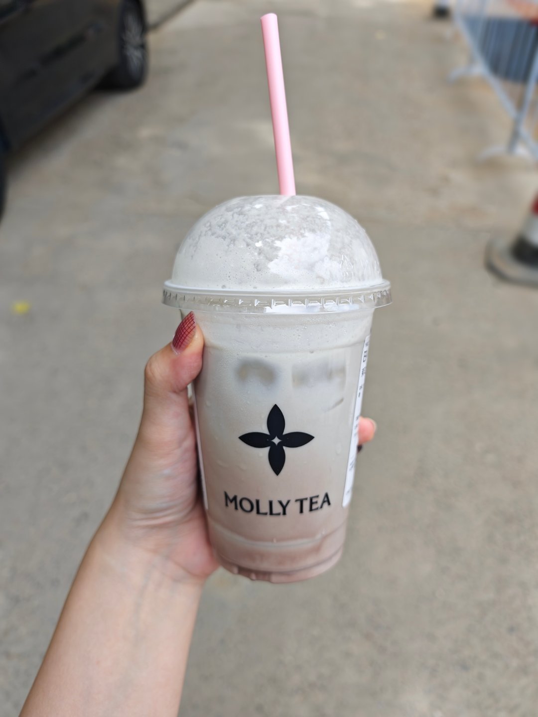 薄巧党有点崩溃了，期待了两天的茉莉奶白新品好难喝啊点的茉莉薄巧奶芙，不另外加糖，