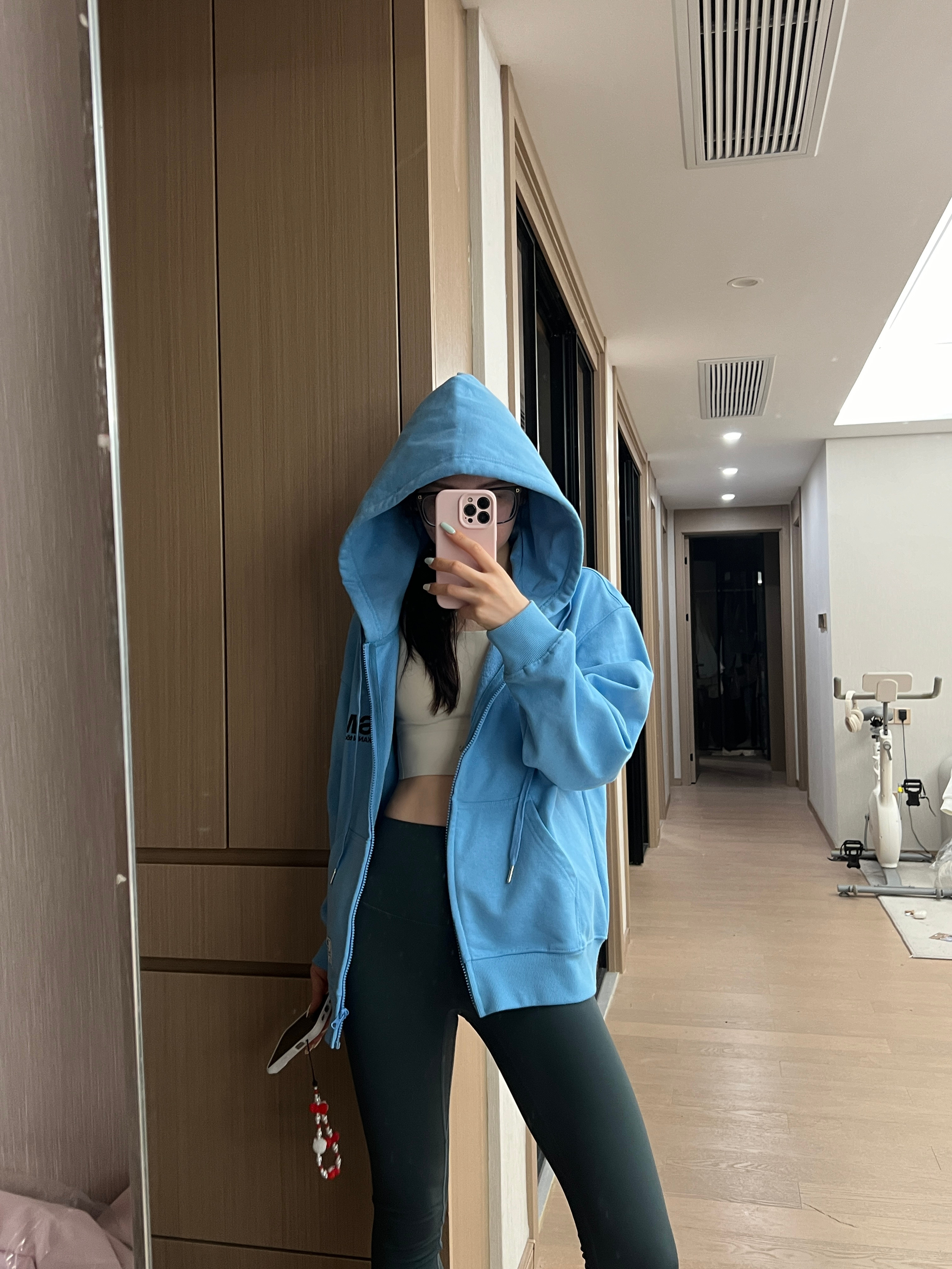 房子租完第一件事就是把普拉提课续上今天上完课 全身充满力量好好努力 投资自己永远