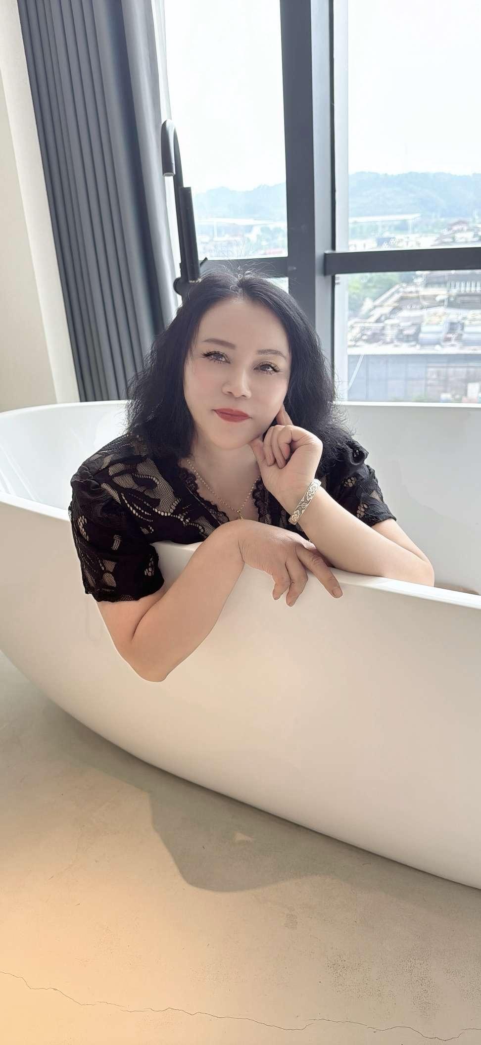 阿姨说，情能解千愁