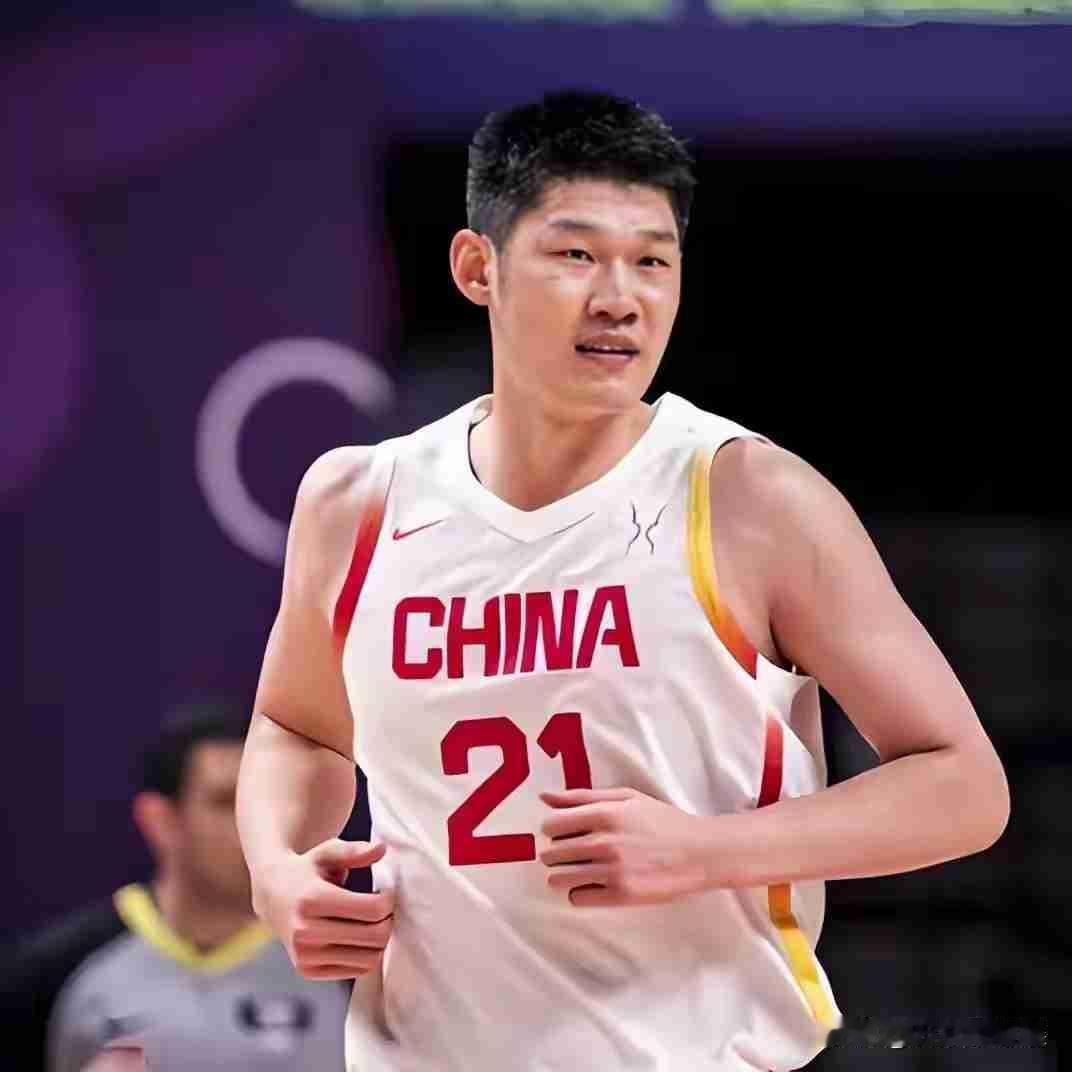 中国篮协在6月10公布了新一期集训名单，多名年轻新人入选，国内队常客周琦、赵睿、