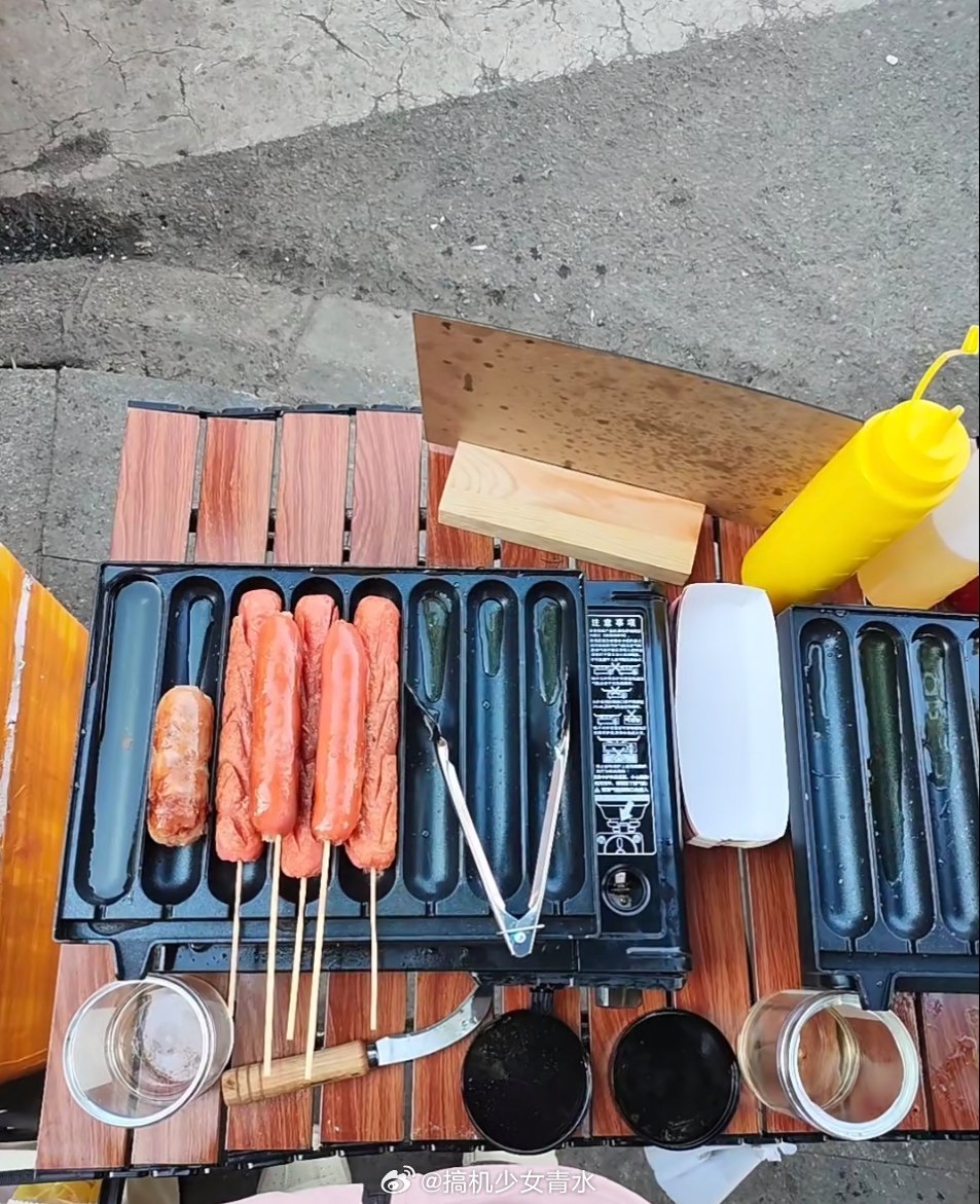 老板称5元水饺店每天能赚1千元我去一家饭店吃饭老板和我说，不管做啥小生意都比打工