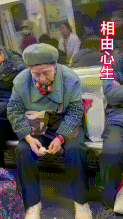 隔着屏幕都能闻到鸡蛋味儿！大妈饿了，原谅她吧！


不过，看大妈的面相是个不好惹