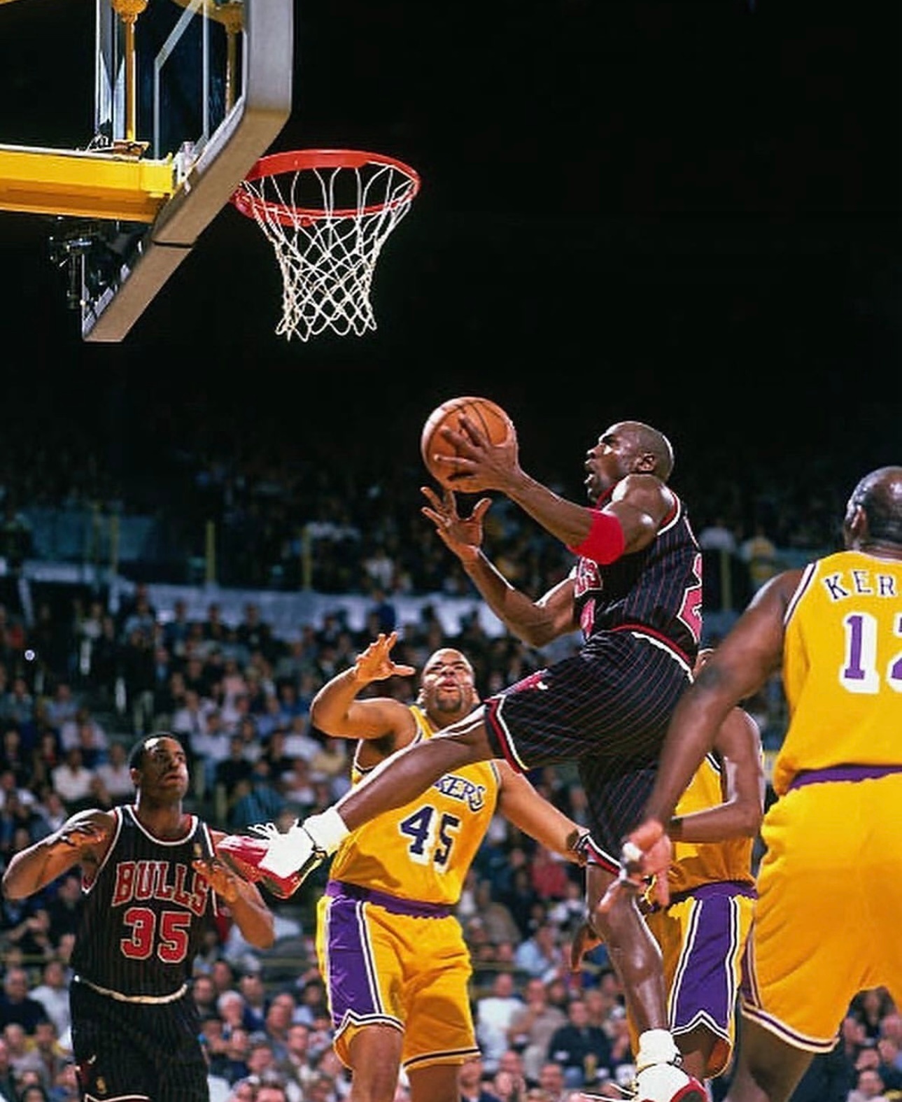 乔丹拉杆瞬间！滞空真的太强了！ 