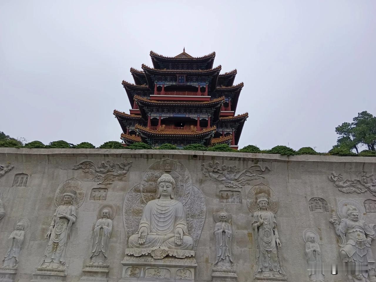 当你明了因果
就不会去作恶
就会管好自己，约束自己

这约束
比任何道德法律，都