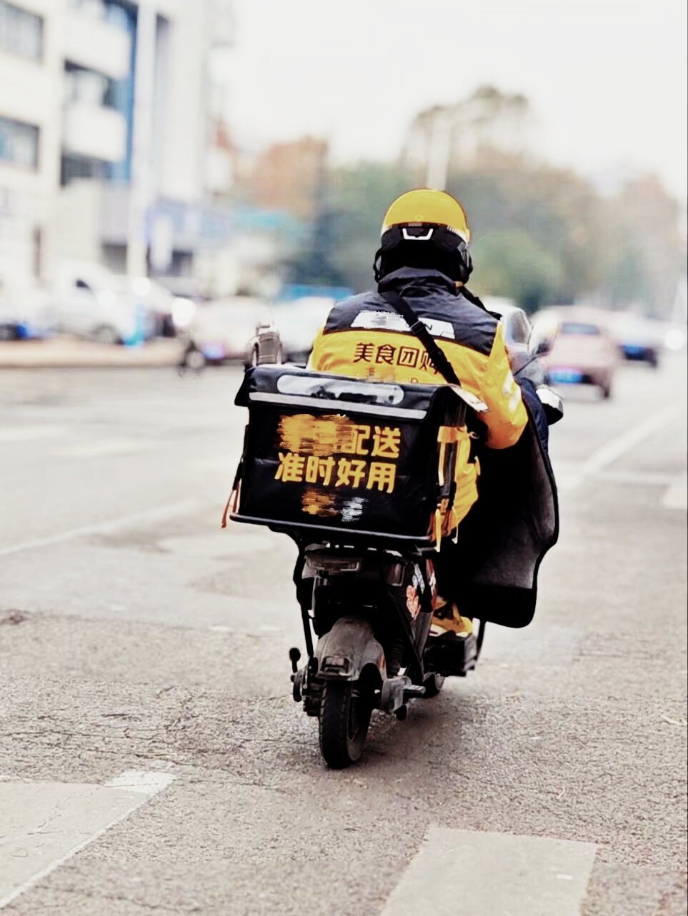 一个外卖员，关心人家啥子“斩杀线”啊？关心关心自己吧，这点超时了哈 