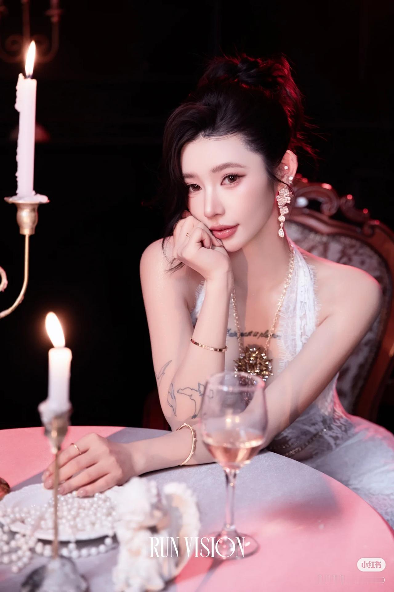 晒图笔记大赛美女穿搭写真