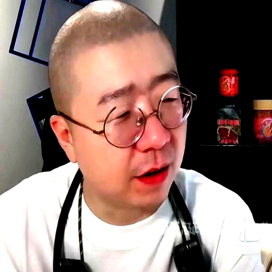 这下好了，大家都知道了，李诞不生孩子的理由是有多荒诞，

其实他是在节目里拿喝多