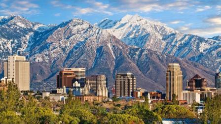 《春风渡伊斯兰堡：斡旋桌上的和平微光》
 
伊斯兰堡的春风里，一场经巴基斯坦长期