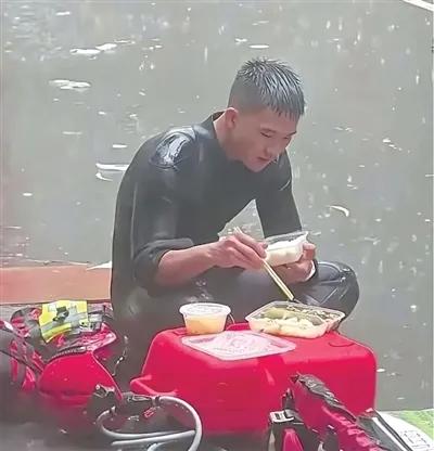 只要其他国家遭遇天灾人祸，无论灾情轻重，中国永远会第一时间送上慰问、输送援助。近
