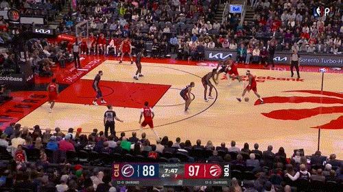 英格拉姆这几个中距离进球，真有古典风格啊。 