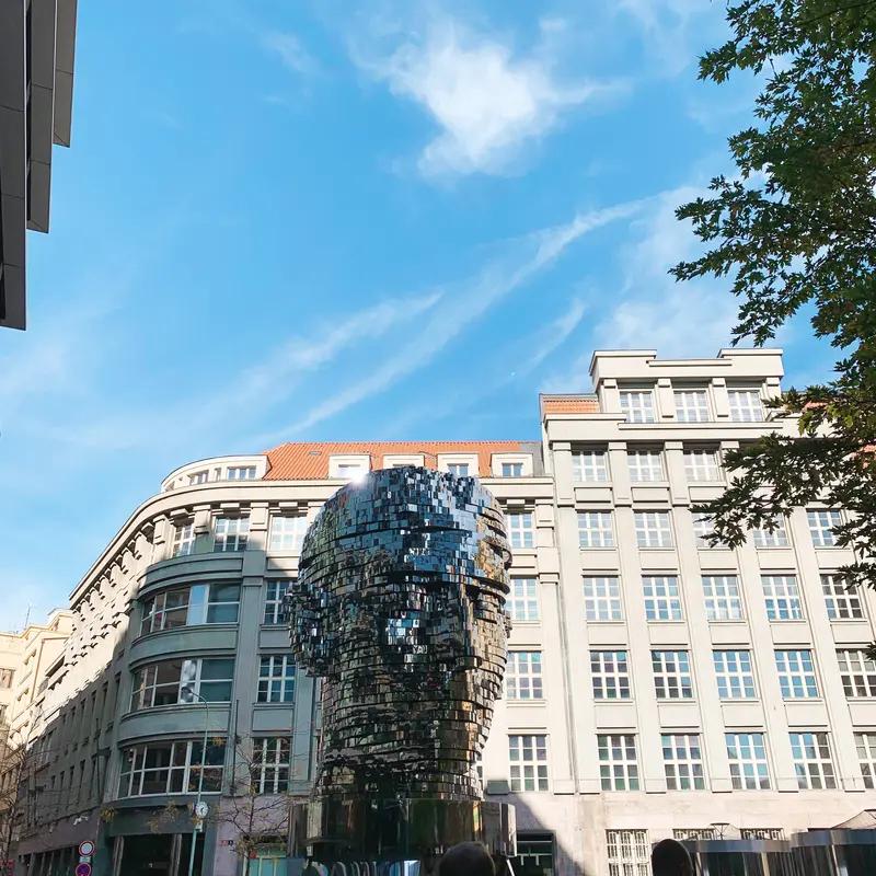 36氪
《闫学晶“闭麦”，2026年第一个热梗酸到了谁》？看过文章让我想起了著名