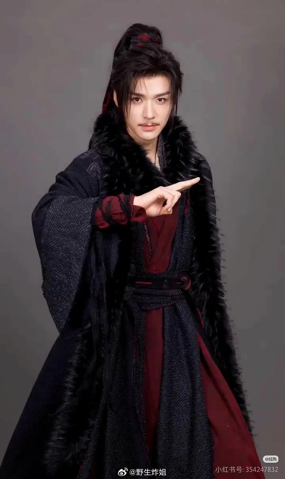 龚俊这也太帅了，难怪粉丝都期待毛毛领 