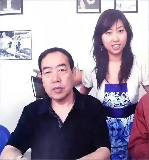 多大点事儿，别怕，一切有老爸！贾浅浅若学术不端将撤销教师资格