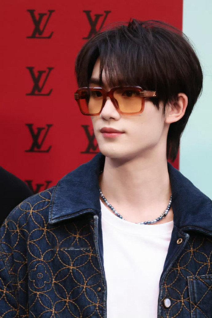 丁程鑫 = 行走的邪恶比格犬，每一个表情都精准对应！ 