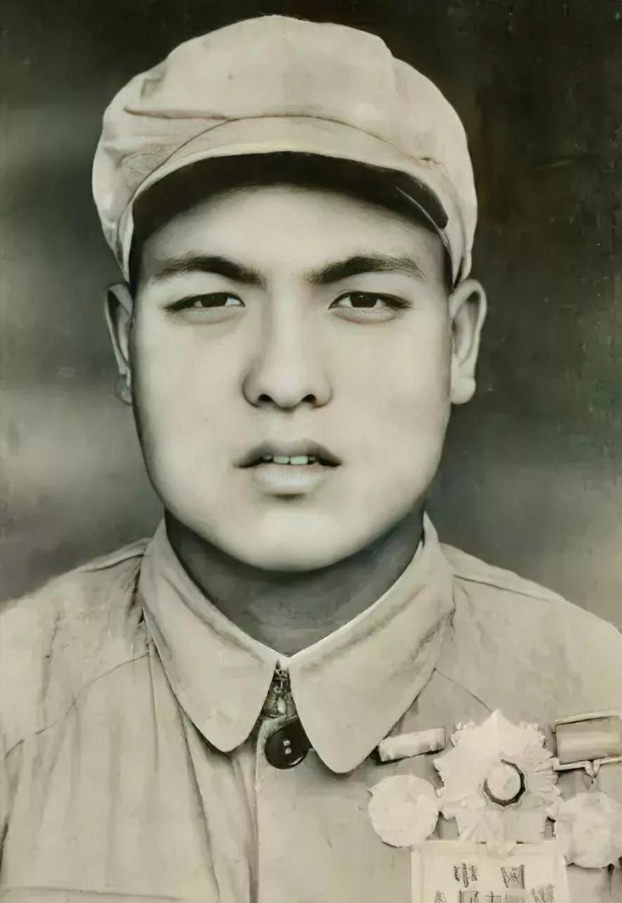 美国战败后，美国报社采访麦克阿瑟，问他对上甘岭印象最深的人，没想到他破口大骂：“