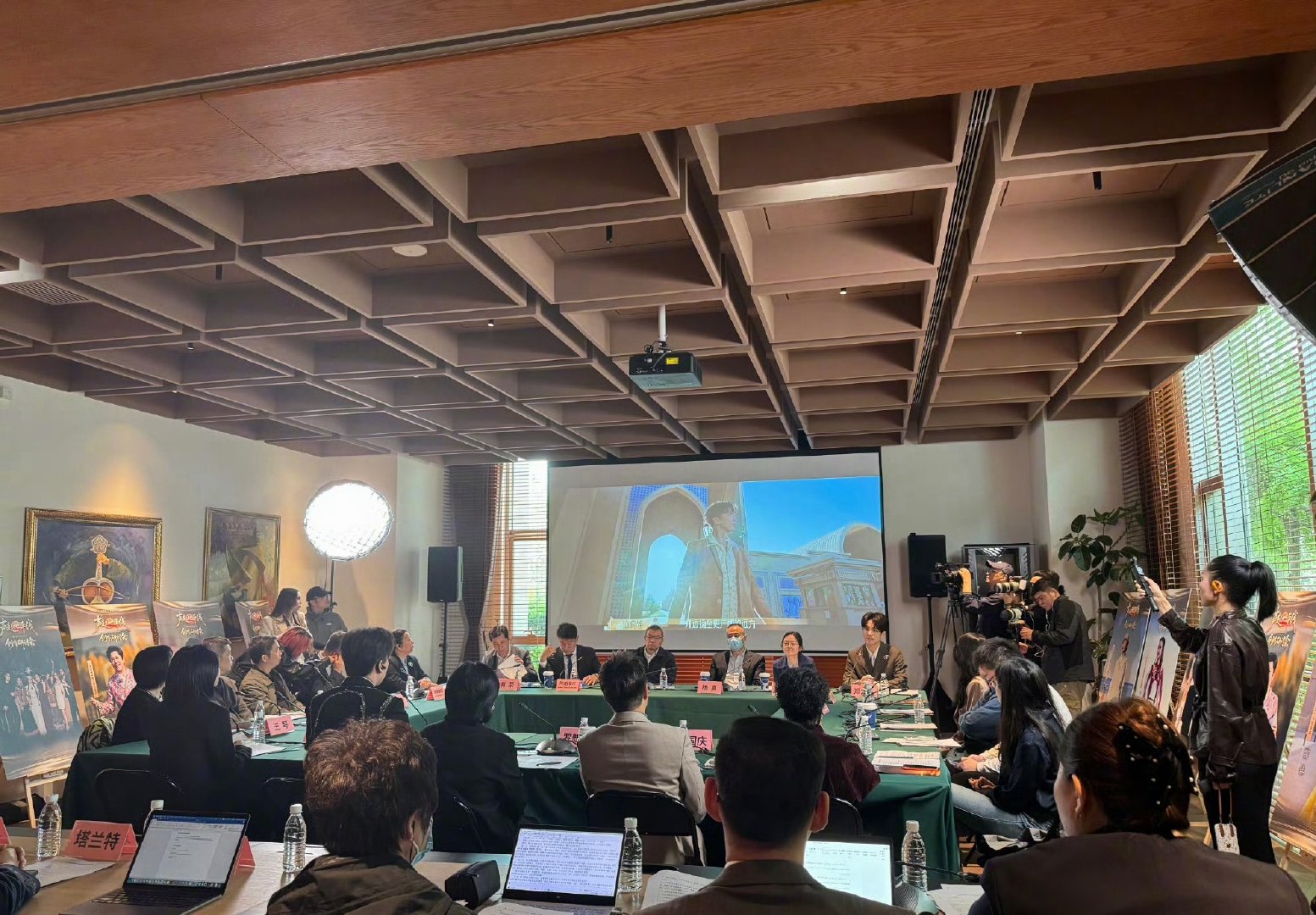 被迪玛希这段发言感动到了迪玛希在参加《声起地平线》创作研讨会时说自己带着梦想来到