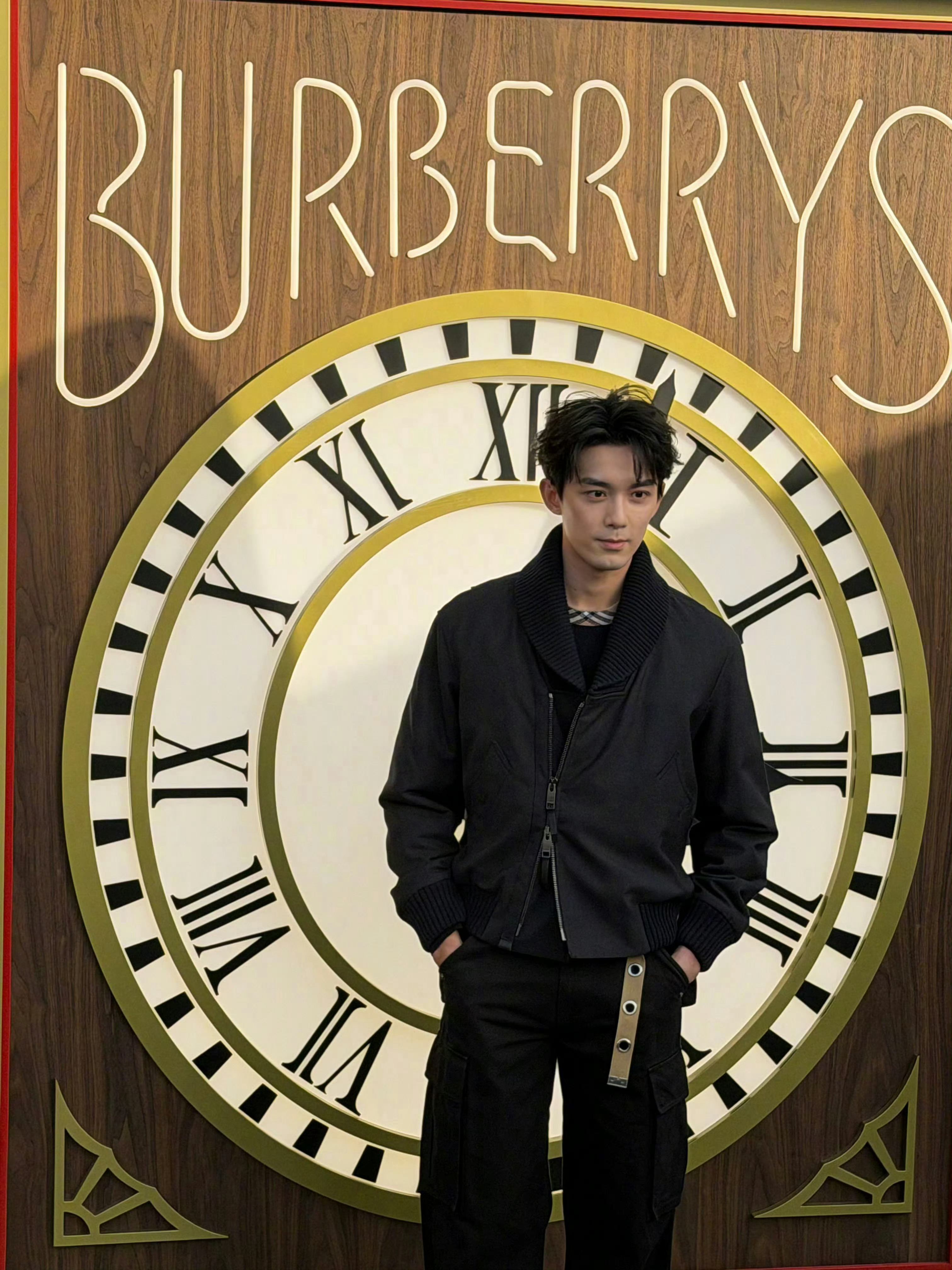 Burberry出席艺人动图鉴赏吴磊 陈丽君 张婧仪 张康乐 