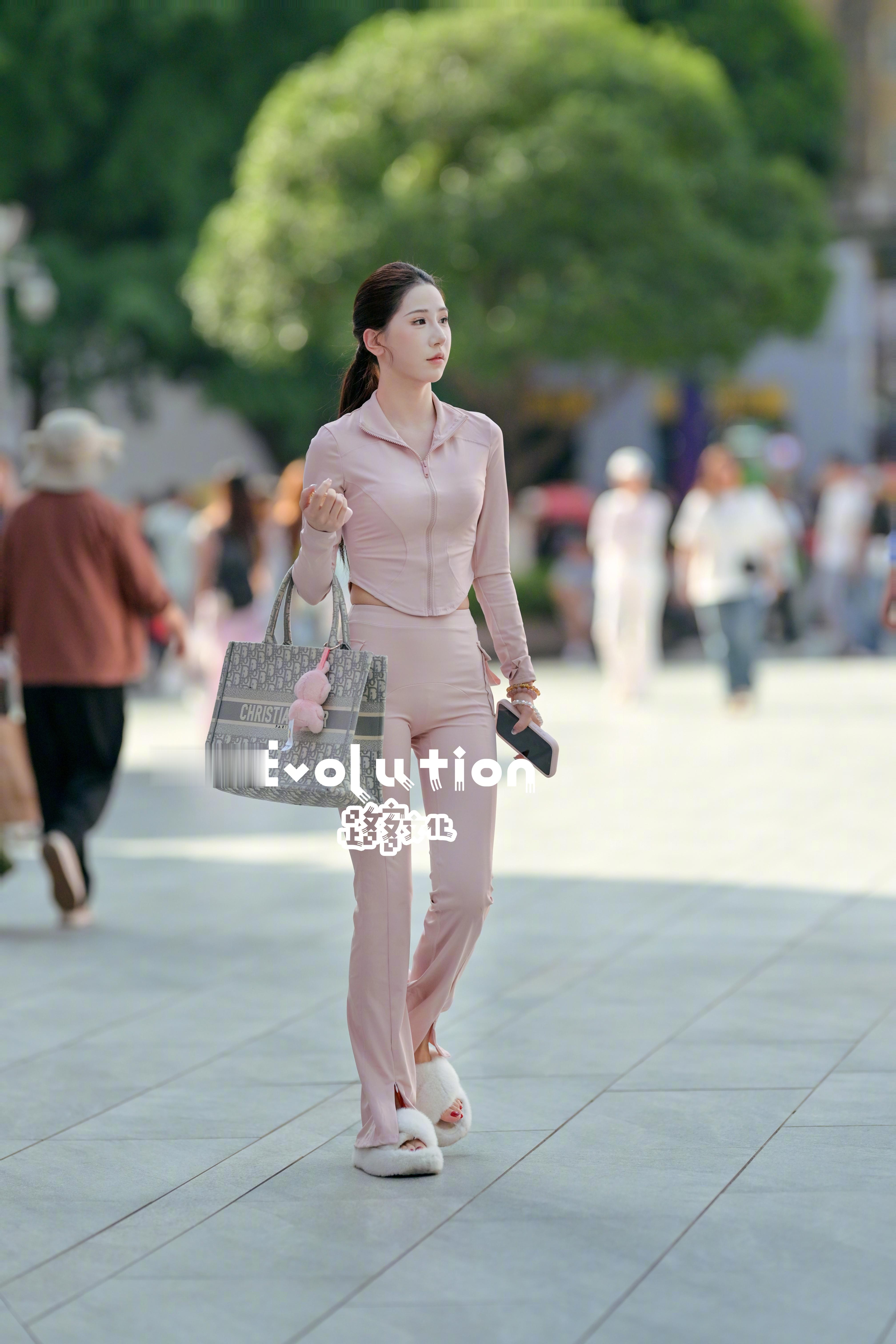 上午十点各位都忙碌起来了哈！ 