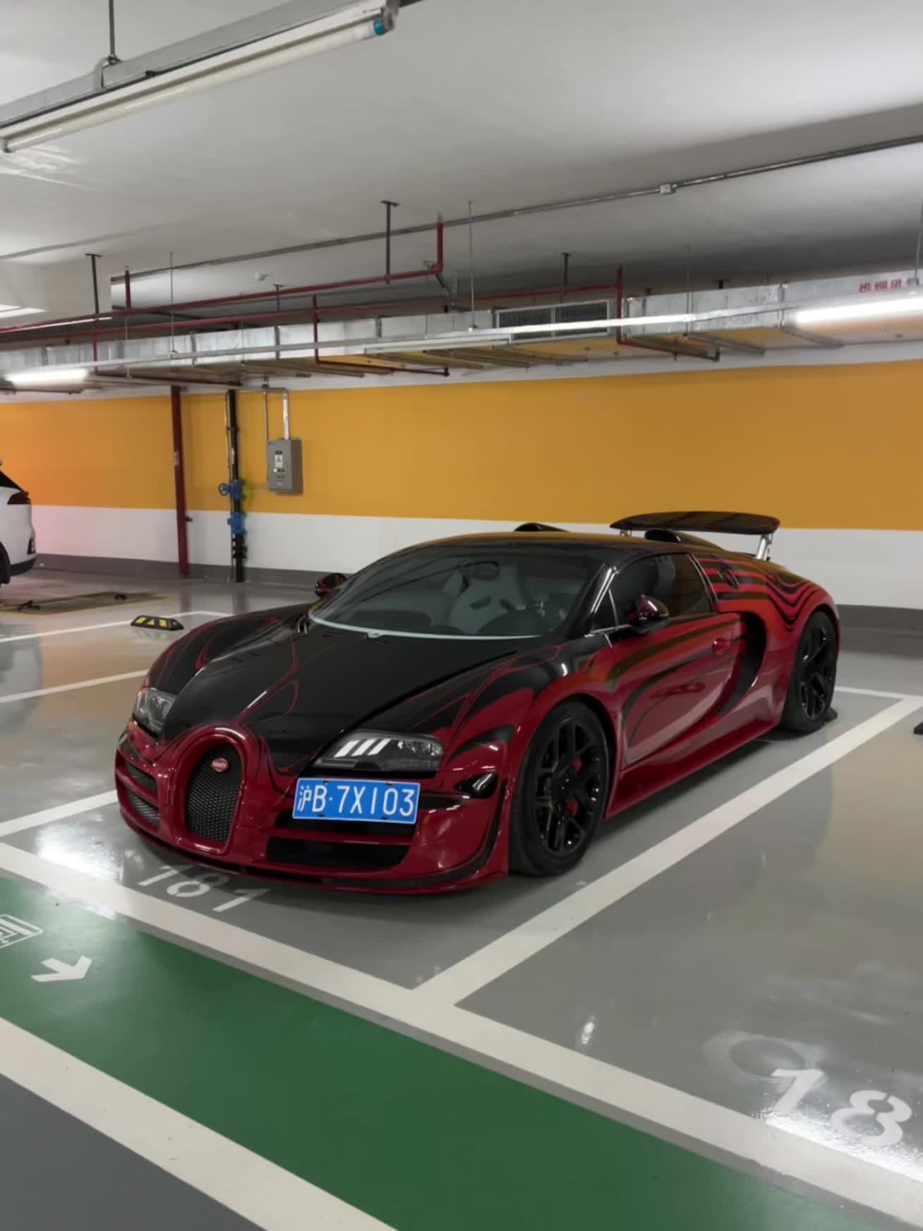 黑红陶瓷龙，最近改了个mansory内饰 veyron
